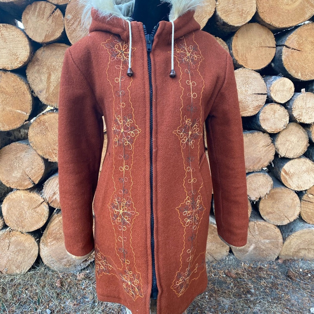 Gorgeous Size S/M vintage wool Hudson Bay parka. Rust colour with embroidery.